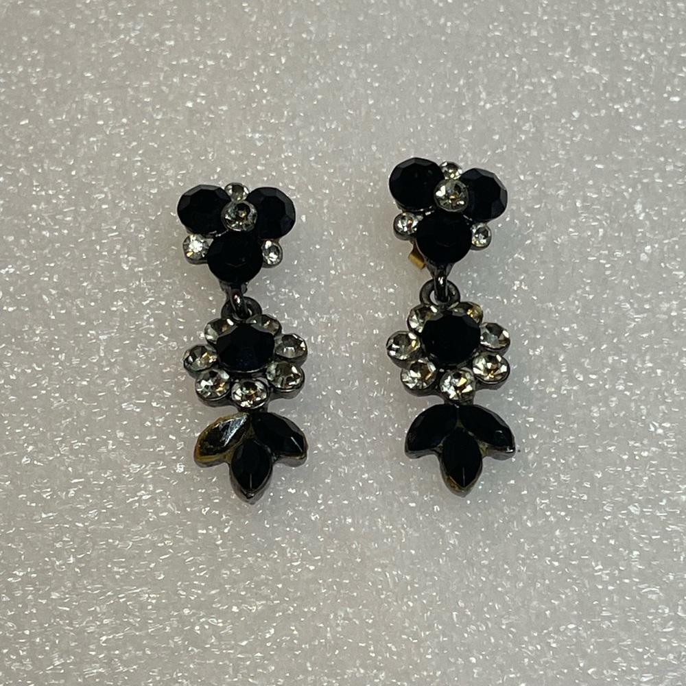 💕2/$10- SNK rhinestone costume jewelry earrings